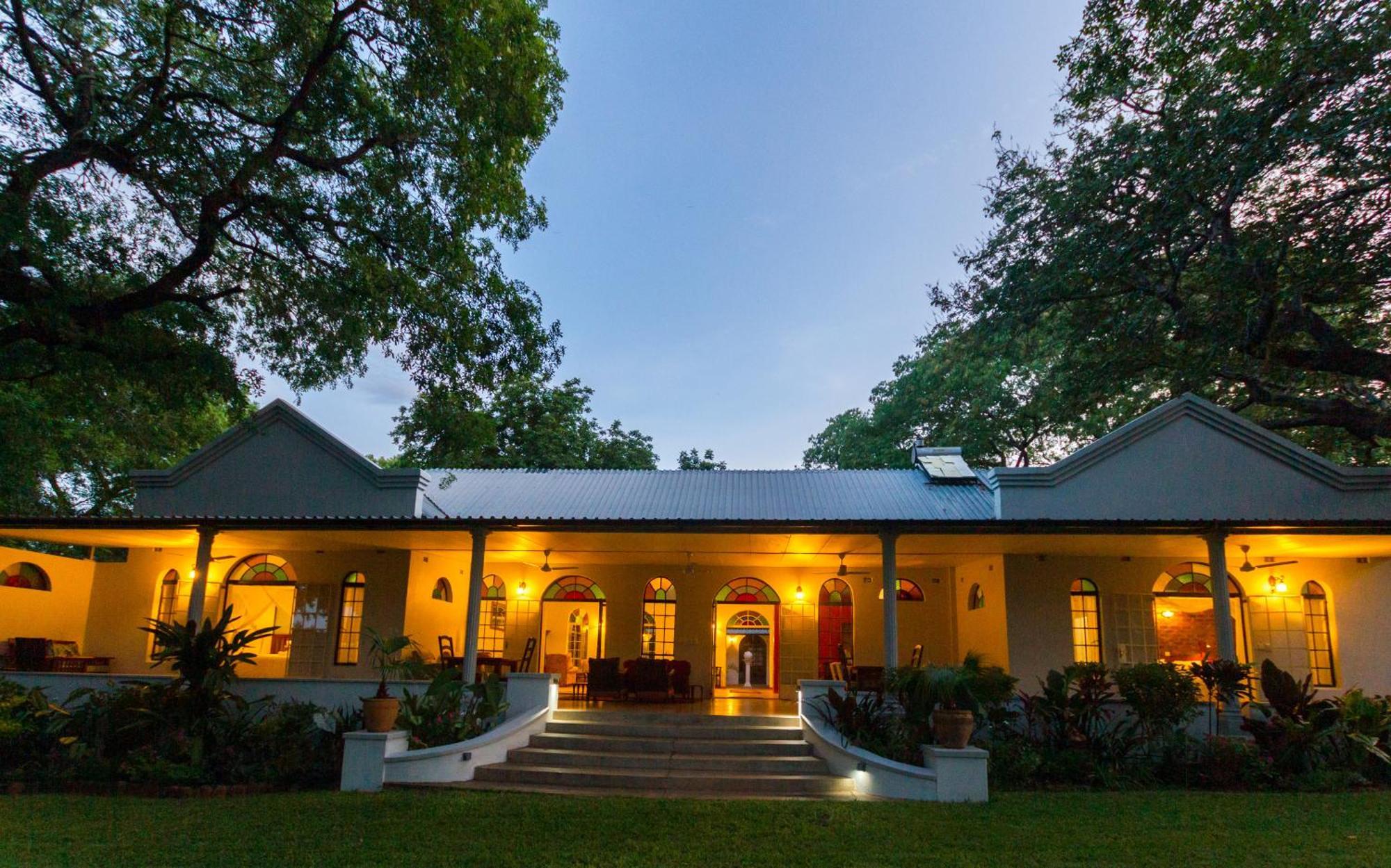The Courtney Lodge Victoria Falls Exterior foto